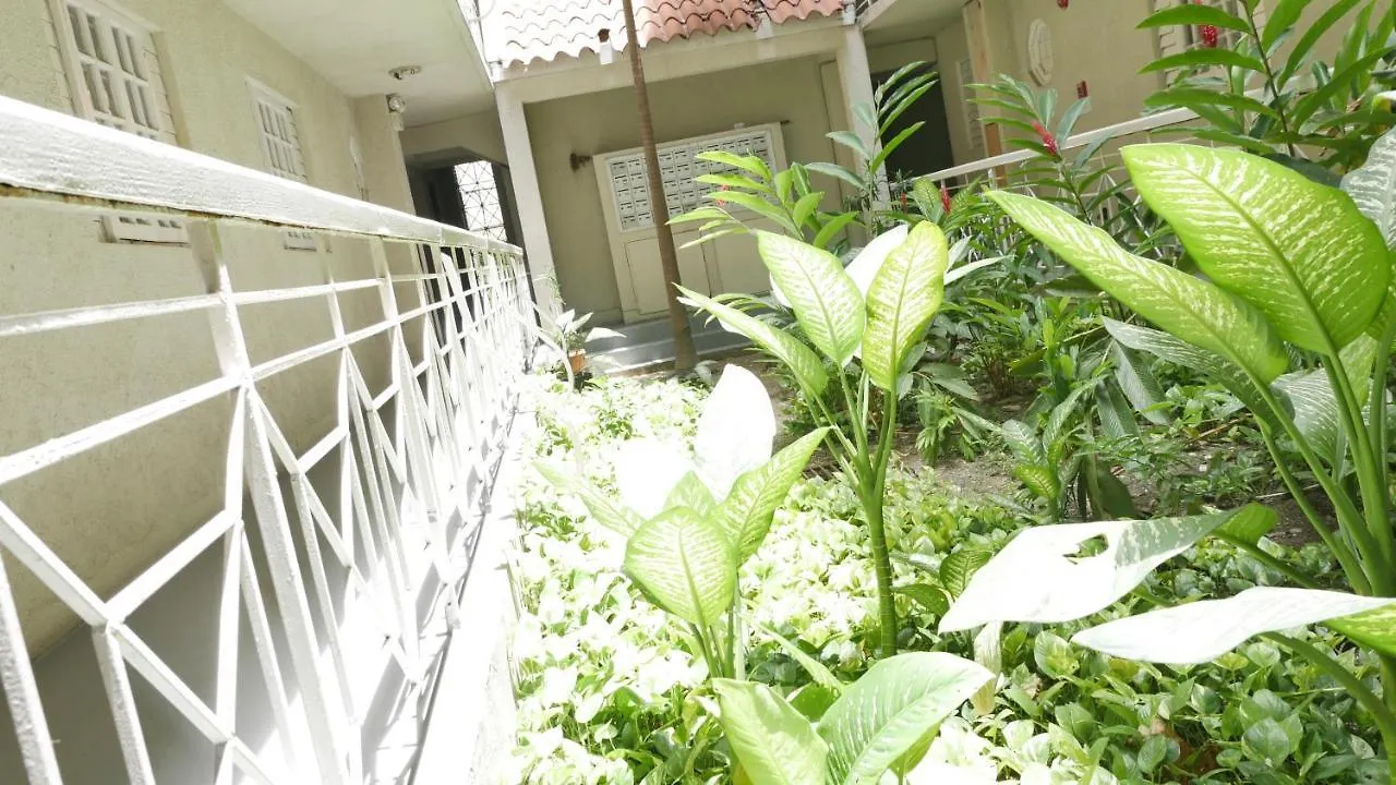 Yhavarees Comfy Oasis 2-Bed Aprt- Central & Secure Kingston Jamajka