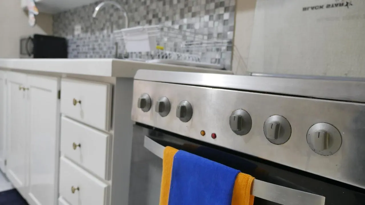 Yhavarees Comfy Oasis 2-Bed Aprt- Central & Secure Kingston 0*,