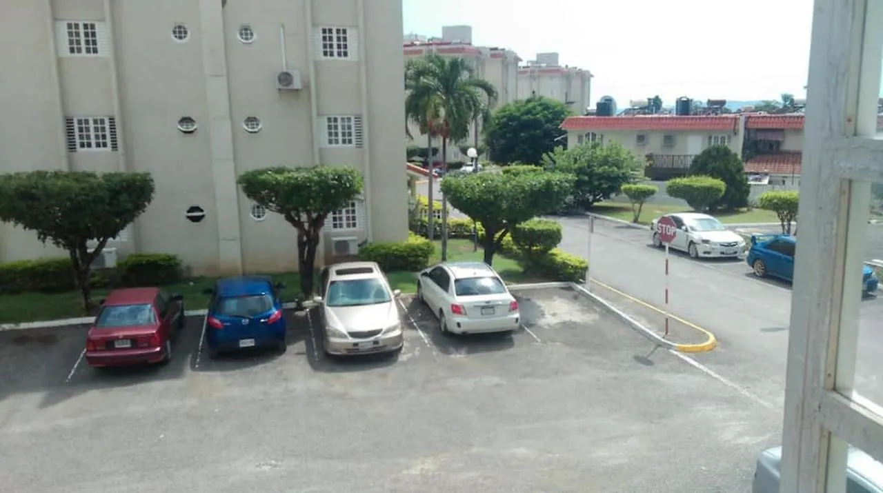 Yhavarees Comfy Oasis 2-Bed Aprt- Central & Secure Kingston 0*,  Jamaika